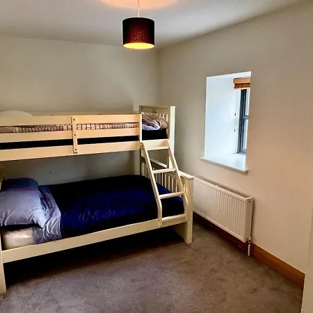 בית נופש Newly Renovated Town House את'לון