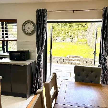 בית נופש Newly Renovated Town House