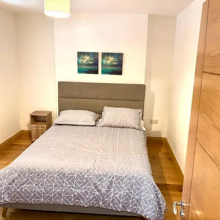 בית נופש Newly Renovated Town House *