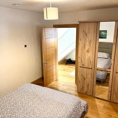 Newly Renovated Town House *